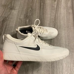Mens Nike Nyjah Free 2 size 9.5 worn twice